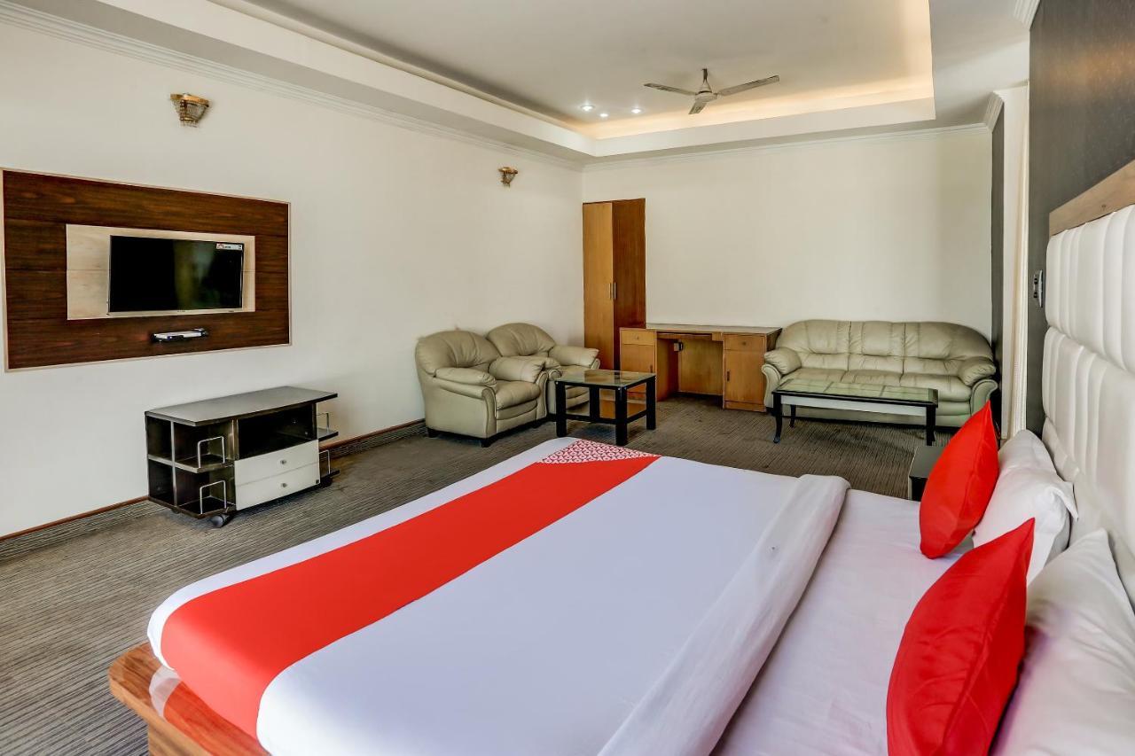 Oyo 71042 Sahara Estate Hotel Gorakhpur Esterno foto