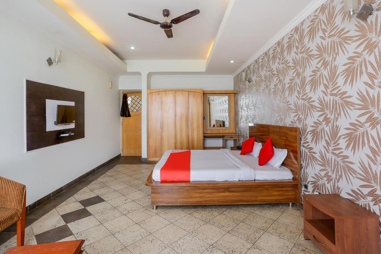 Oyo 71042 Sahara Estate Hotel Gorakhpur Esterno foto