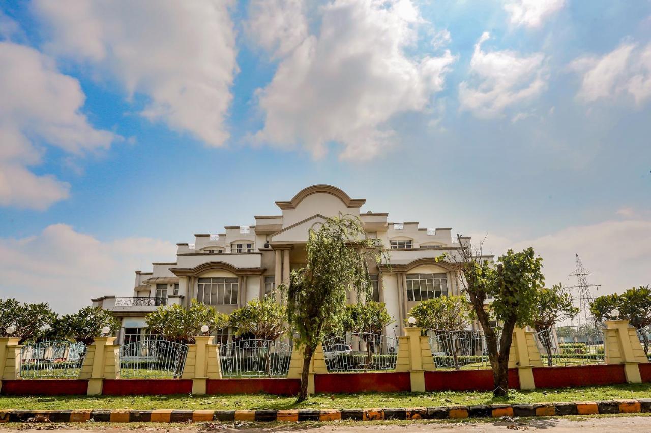Oyo 71042 Sahara Estate Hotel Gorakhpur Esterno foto